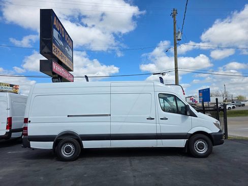 Used 2018 Mercedes-Benz Sprinter 2500 image 3