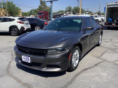 Used 2019 Dodge Charger SXT w/ Travel & Safety Group RWD image 2