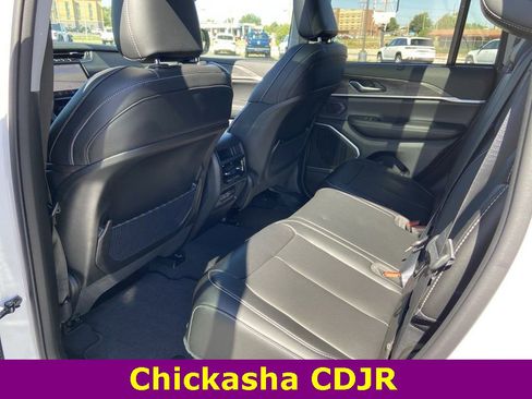 New 2023 Jeep Grand Cherokee Limited w/ Luxury Tech Group II image 22