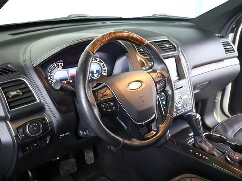 Used 2016 Ford Explorer Platinum image 8