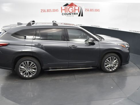 Used 2022 Toyota Highlander Platinum image 37