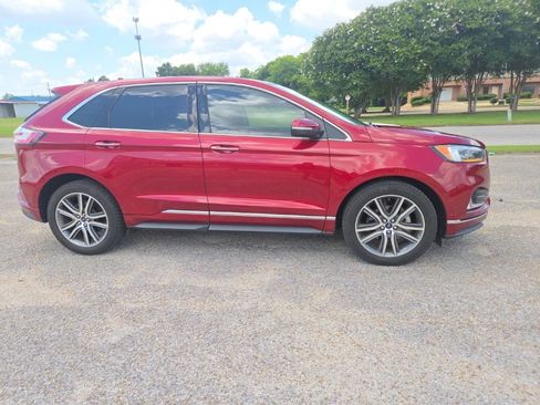 Used 2019 Ford Edge Titanium w/ Equipment Group 301A FWD image 13