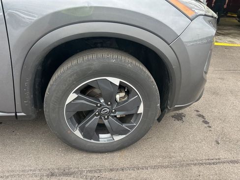 Used 2025 Nissan Rogue SV AWD/4WD image 19