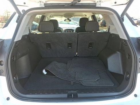 Used 2023 GMC Terrain SLE w/ Driver Convenience Package image 29