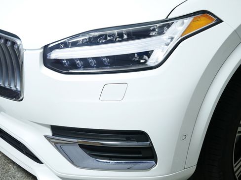 Used 2023 Volvo XC90 B6 Ultimate image 16