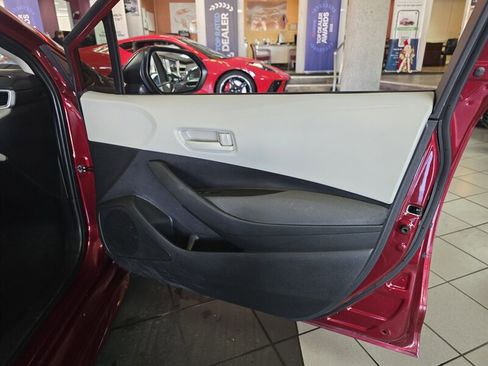 Used 2022 Toyota Corolla LE image 12