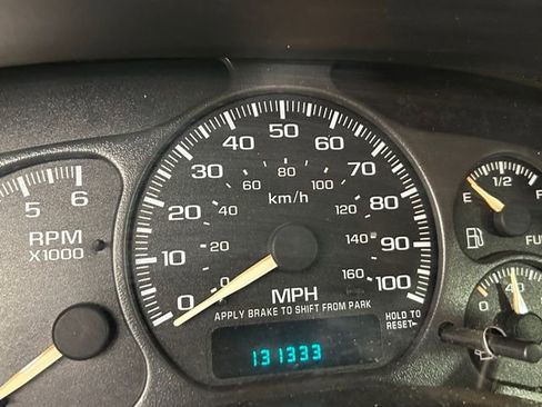 Used 2002 Chevrolet Silverado 2500 LS w/ Snow Plow Prep Pkg AWD/4WD image 28