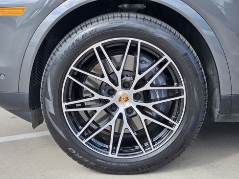 Certified 2025 Porsche Cayenne Coupe image 14