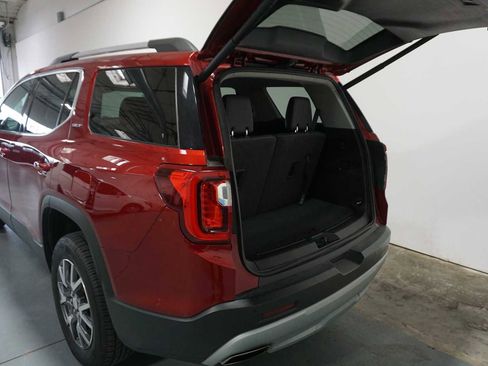 Used 2023 GMC Acadia SLT image 4