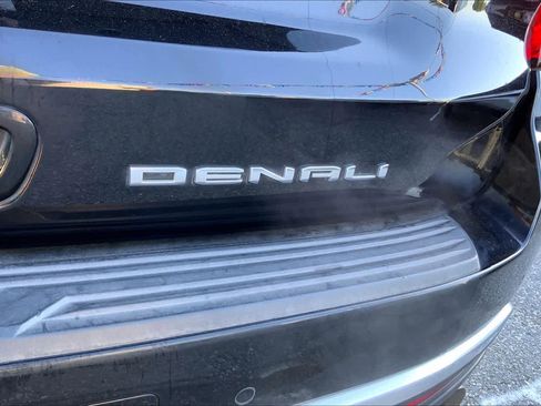 Used 2023 GMC Yukon XL Denali AWD/4WD image 10