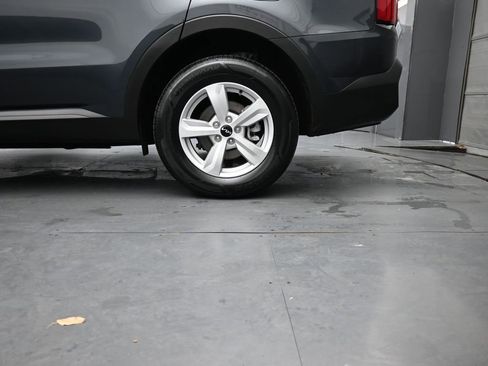 Used 2023 Kia Sorento LX image 14