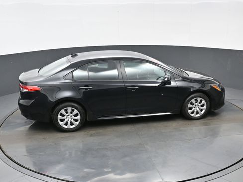 Used 2025 Toyota Corolla LE image 39