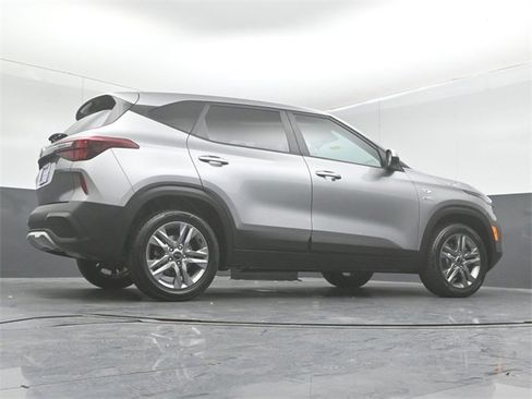 Used 2021 Kia Seltos LX image 42