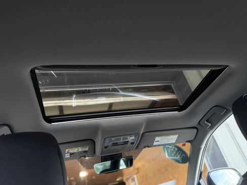 Used 2019 Toyota Highlander XLE AWD/4WD image 20