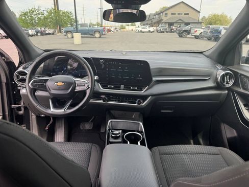 Used 2026 Chevrolet Equinox LT AWD/4WD image 28