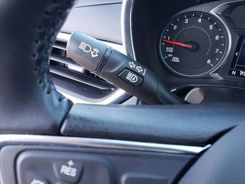 Used 2022 Chevrolet Equinox LT w/ Driver Convenience Package image 18