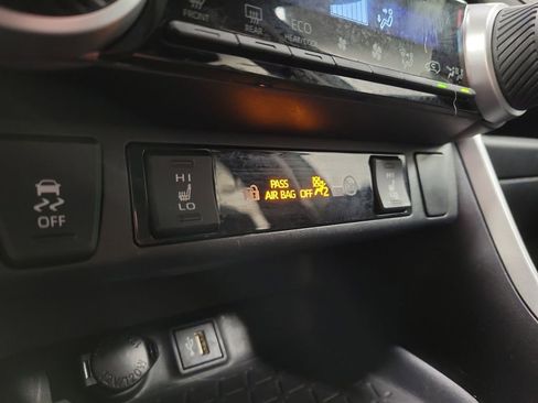 Used 2023 Toyota RAV4 XLE Premium image 17