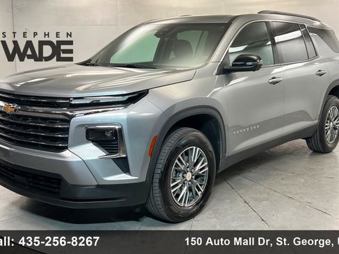 Used 2024 Chevrolet Traverse LT AWD/4WD image 1