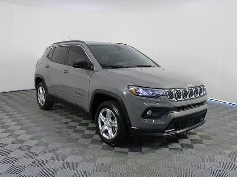 Used 2023 Jeep Compass Latitude image 24