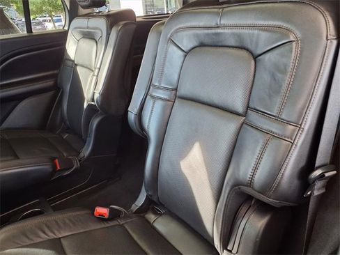 Certified 2023 Lincoln Aviator Reserve w/ Equipment Group 201A image 10