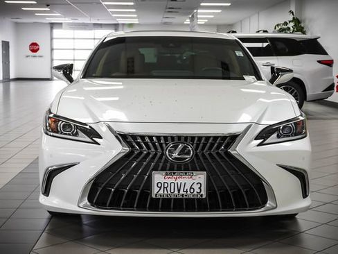 Used 2025 Lexus ES 350 w/ Premium Package image 4