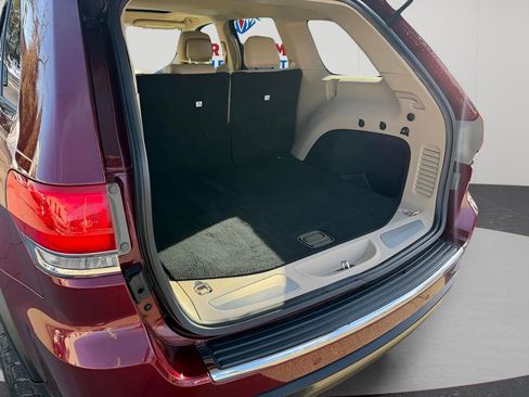 Used 2018 Jeep Grand Cherokee Limited image 32