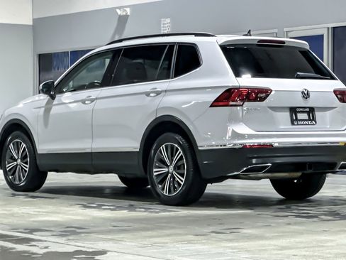 Used 2018 Volkswagen Tiguan SE w/ 18" Alloy Wheels Package image 3