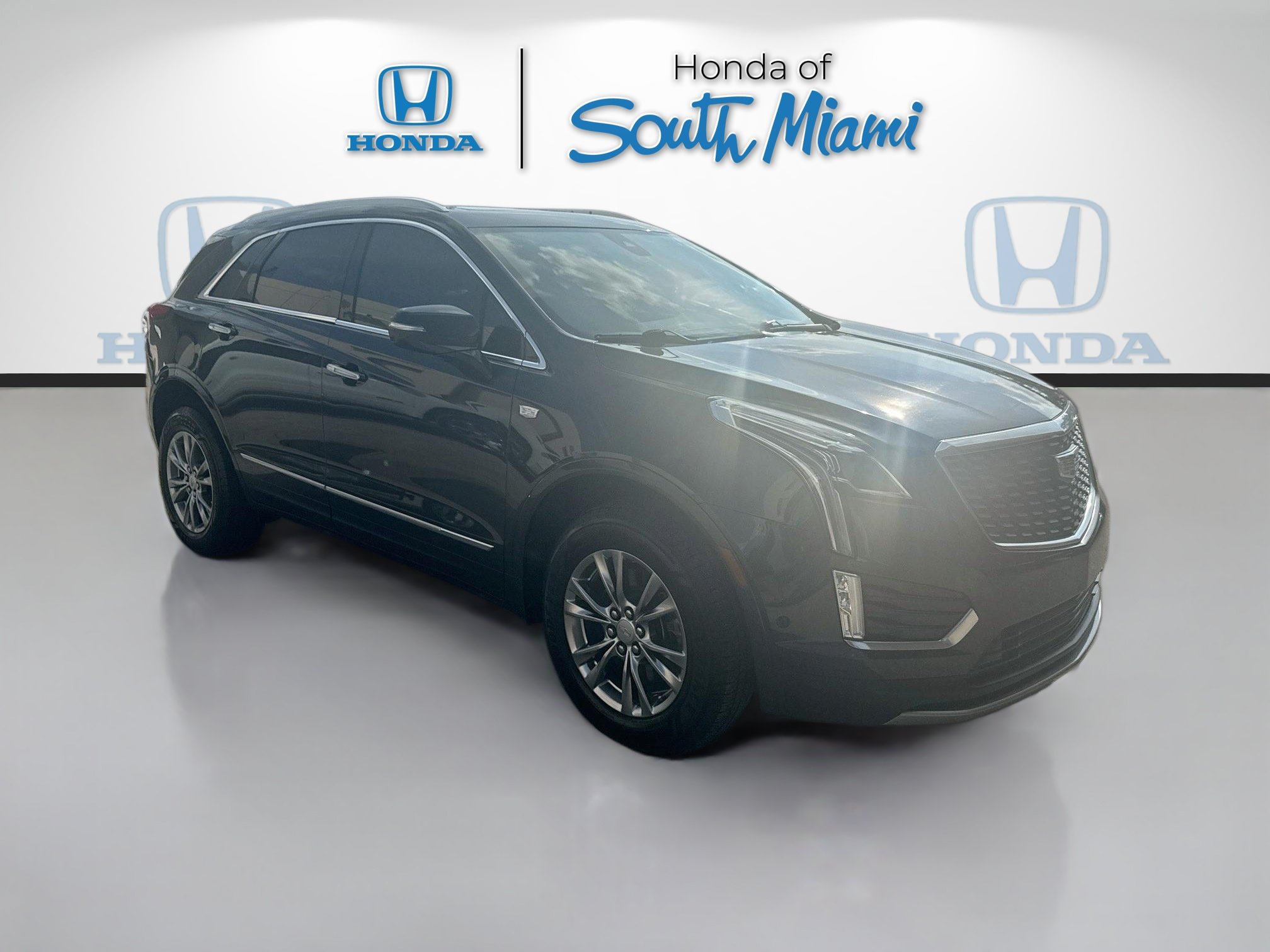 Used 2021 Cadillac XT5 Premium Luxury FWD image 1