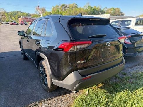 Used 2023 Toyota RAV4 XLE Premium image 8