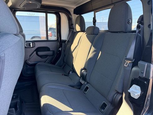 Used 2025 Jeep Gladiator Sport image 13