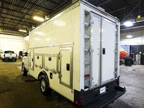 Used 2019 Ford E-350 and Econoline 350 Super Duty w/ Power Windows & Locks Group image 4