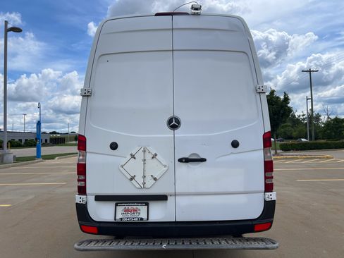 Used 2015 Mercedes-Benz Sprinter 2500 image 6