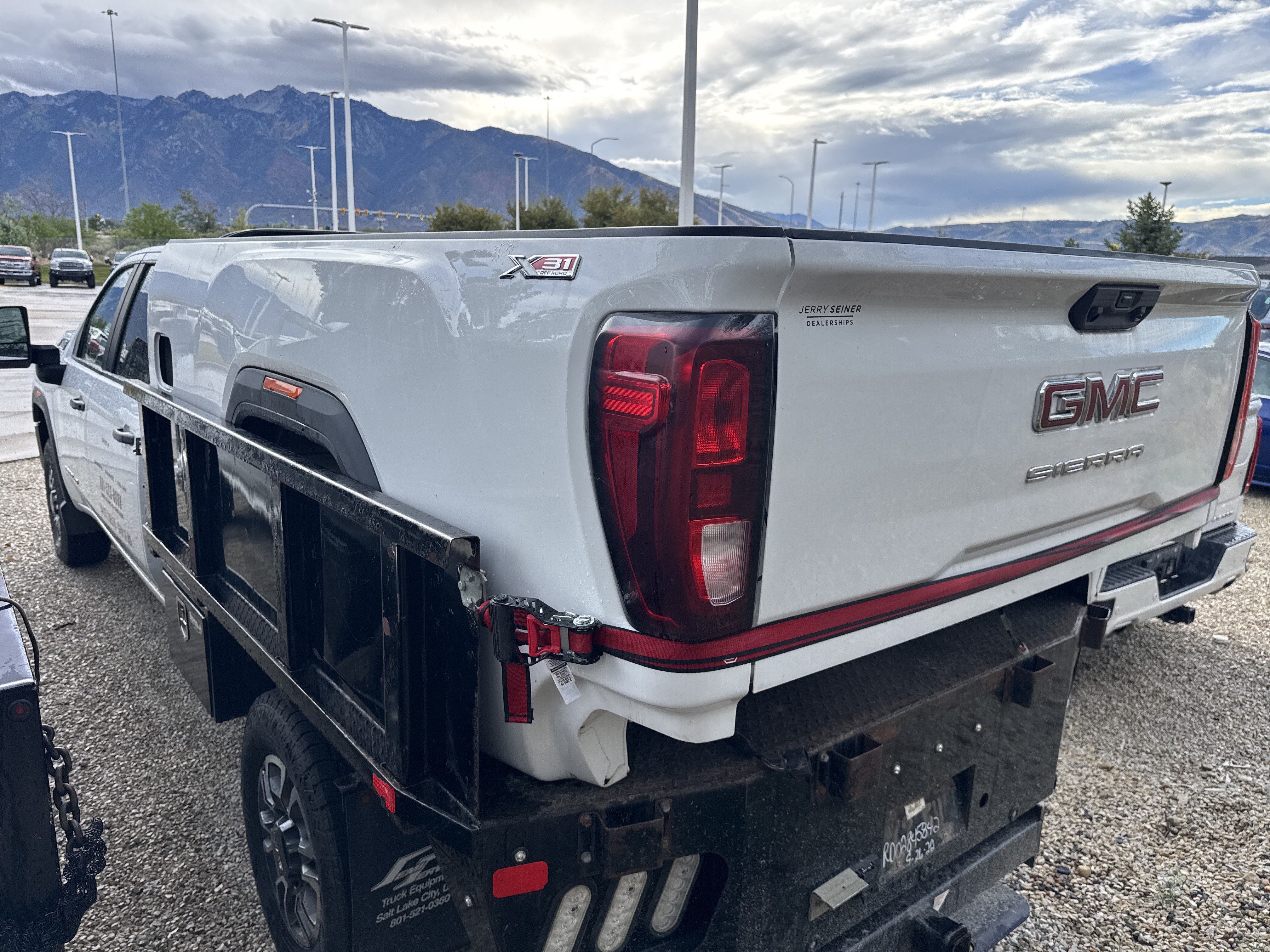 Used 2023 GMC Sierra 3500 Pro w/ Gooseneck/5TH Wheel Package AWD/4WD image 5