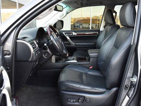 Used 2018 Lexus GX 460 image 17