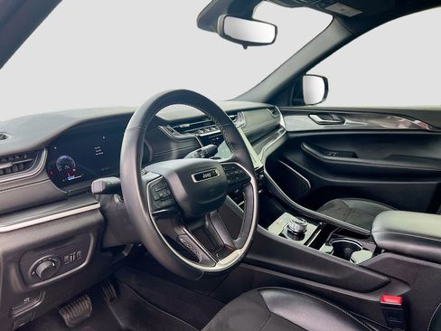 Used 2022 Jeep Grand Cherokee Altitude image 9