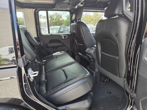 Used 2022 Jeep Wrangler Unlimited Sahara AWD/4WD image 16