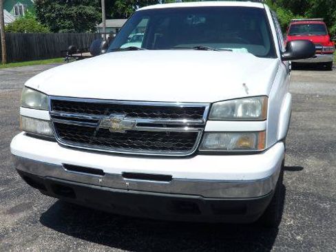 Used 2006 Chevrolet Silverado 1500 LT w/ Light Duty Power Package AWD/4WD image 3