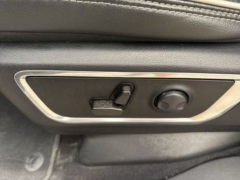 Used 2025 RAM 1500 Laramie AWD/4WD image 12