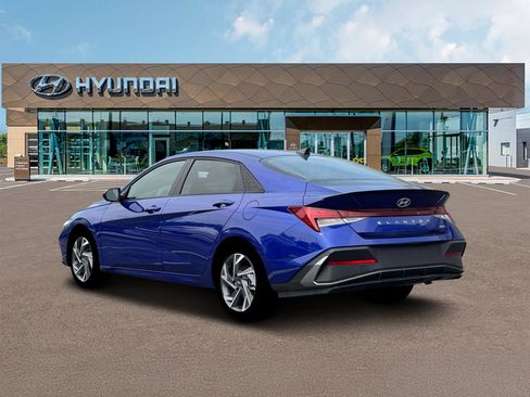 New 2025 Hyundai Elantra SEL image 5