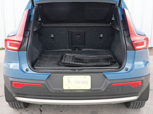 Used 2023 Volvo XC40 B5 Ultimate image 9