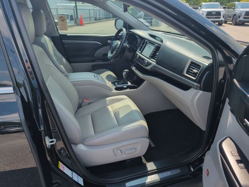 Used 2019 Toyota Highlander Limited AWD/4WD image 12