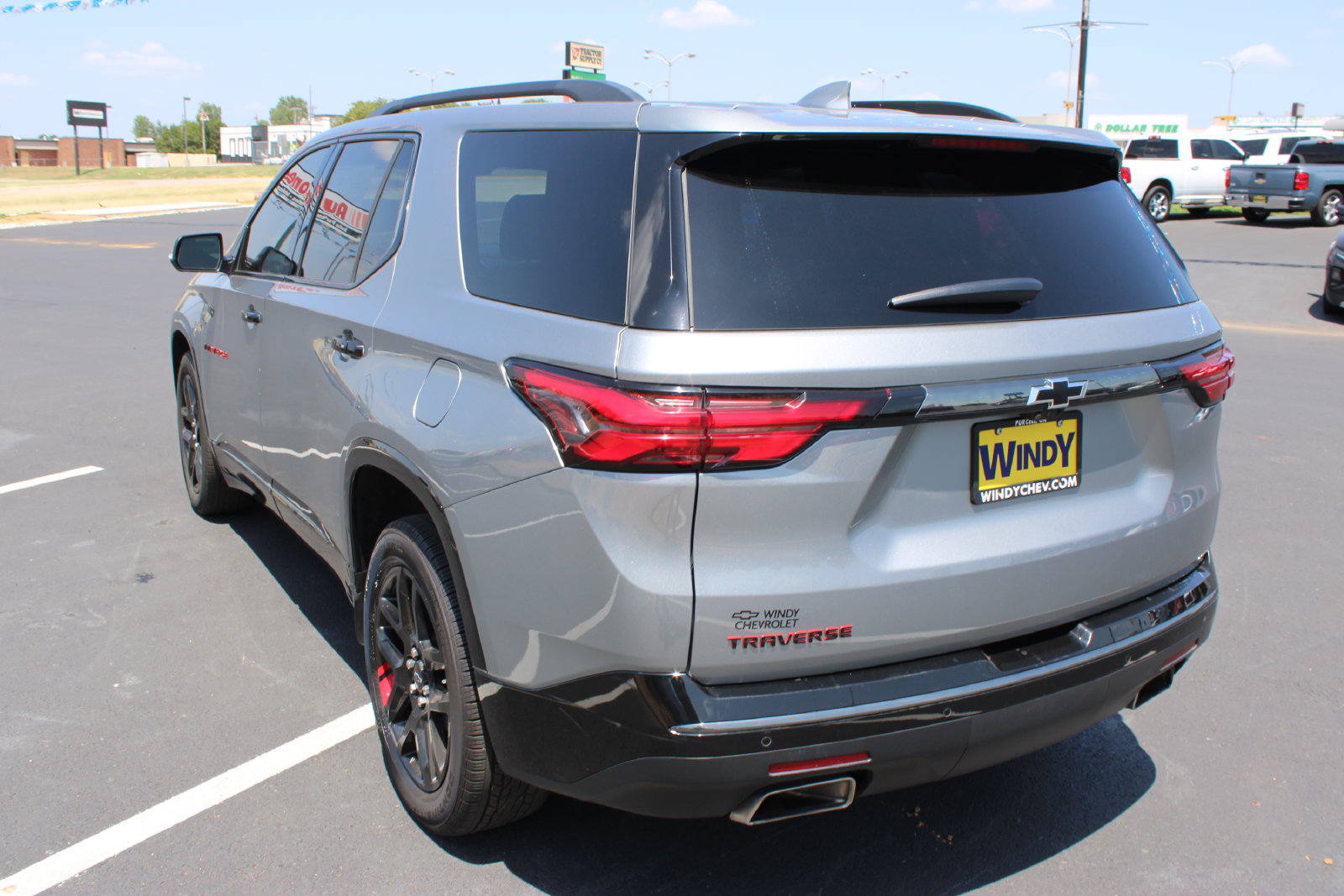 Used 2023 Chevrolet Traverse Premier w/ Redline Edition FWD image 6