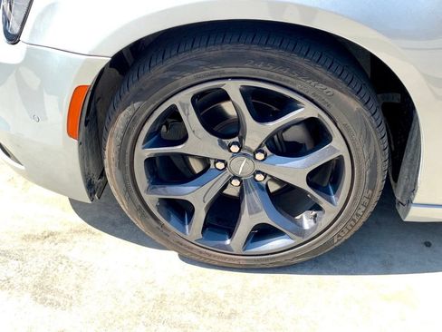 Used 2021 Chrysler 300 S RWD image 9