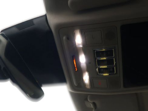 Used 2019 Jaguar XJ R-Sport image 38