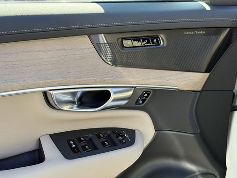 New 2026 Volvo XC90 B6 Plus w/ Protection Package Premier image 20