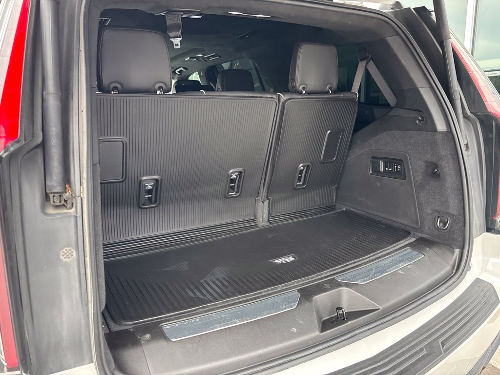 Used 2022 Cadillac Escalade Sport Platinum w/ LPO, ONYX Package AWD/4WD image 17