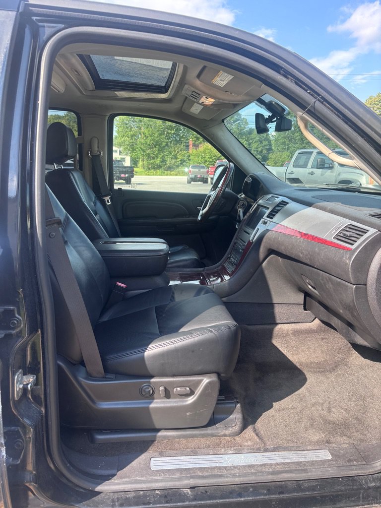 Used 2008 Cadillac Escalade AWD image 11