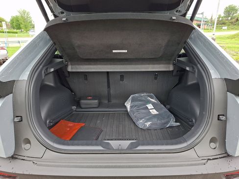 Certified 2026 Toyota C-HR AWD/4WD image 27