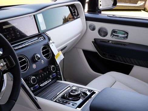 New 2026 Rolls-Royce Cullinan image 24