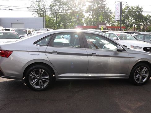 Used 2024 Volkswagen Jetta SE FWD image 6